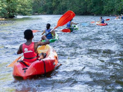 Canoe en groupe Canoë en groupe