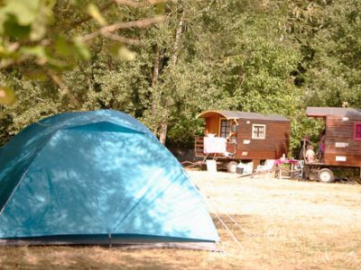 Tente et roulotte – ariege canoë en tente