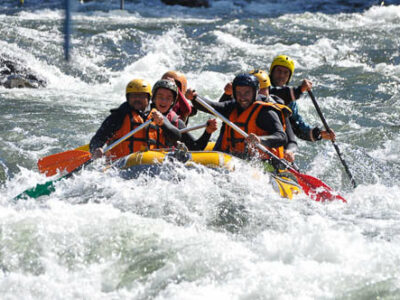 rafting de l’eau blanche et du soleil Cohésion
