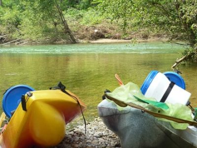 pause détente sur les rives de l'ariège en canoe